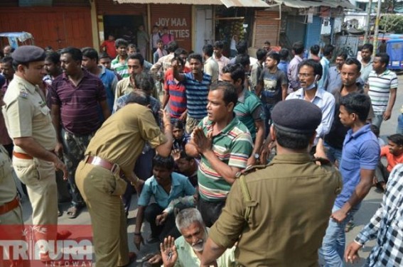 Scuffle breaks out between tom-tom and auto drivers, police issued lathi carge, many succumbed to injuries